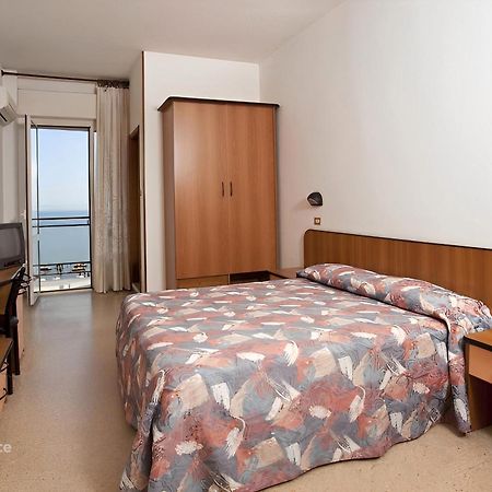 Hotel Royal-Spiaggia กัตเตโออามาเร ภายนอก รูปภาพ