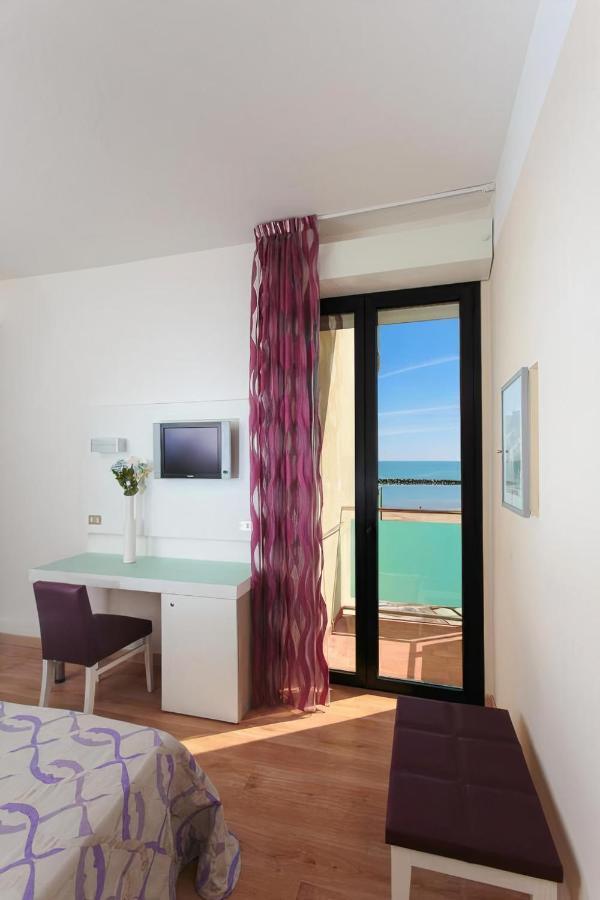 Hotel Royal-Spiaggia กัตเตโออามาเร ภายนอก รูปภาพ