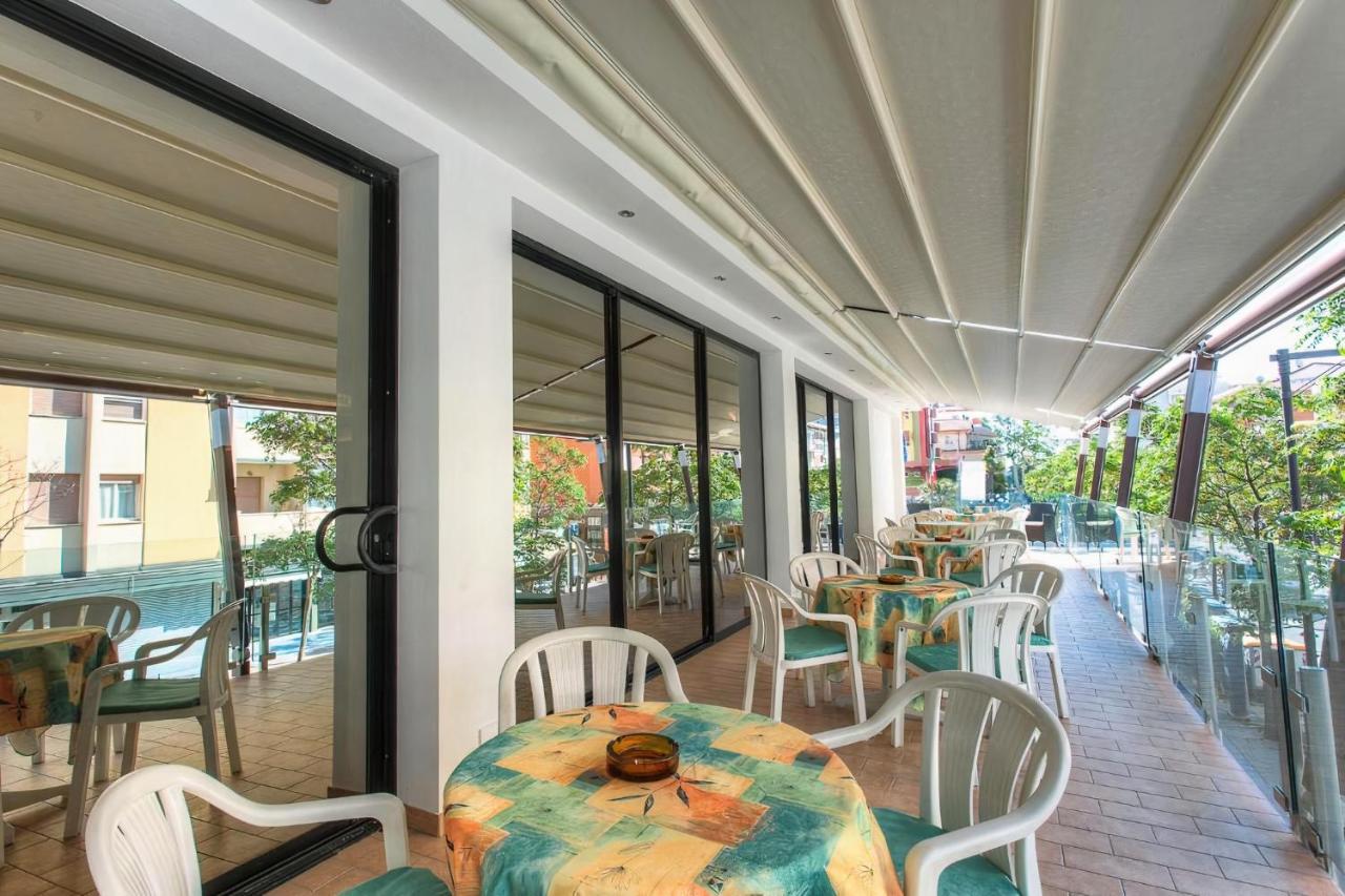 Hotel Royal-Spiaggia กัตเตโออามาเร ภายนอก รูปภาพ