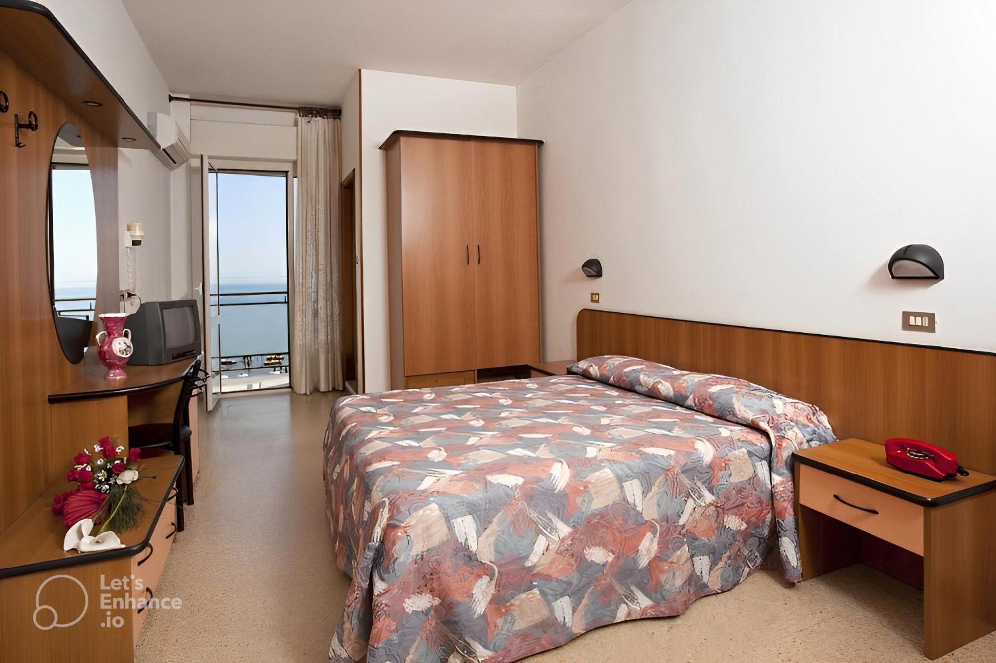 Hotel Royal-Spiaggia กัตเตโออามาเร ภายนอก รูปภาพ